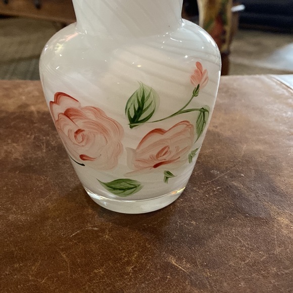 Vintage FENTON Handpainted Roses White Swirl Glass 6" Vase Blue Ruffled Top - Picture 6 of 7